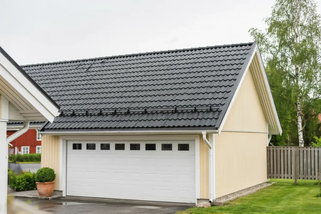 pappl ggning och ny takpapp p garage i brandk rr nyk ping